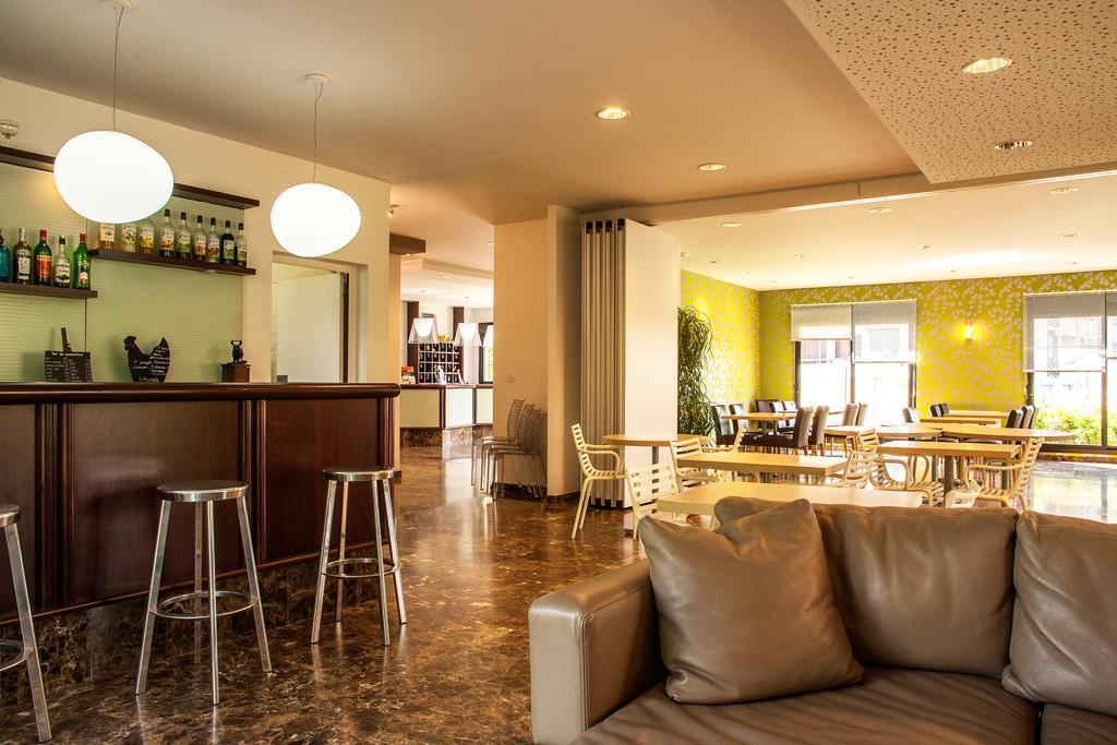 Hotel Les Amandiers تورنو-سور-رون المظهر الخارجي الصورة