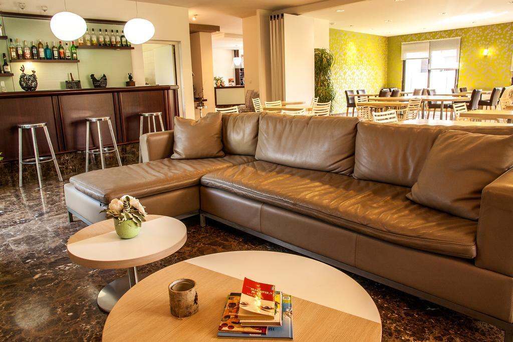 Hotel Les Amandiers تورنو-سور-رون المظهر الخارجي الصورة