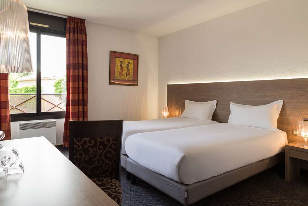 Hotel Les Amandiers تورنو-سور-رون الغرفة الصورة